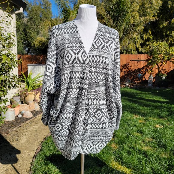 New MD Aztec Print Open Front Dolman Sleeve Cardigan - Picture 6 of 10